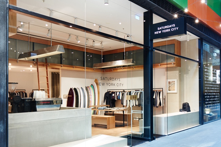 How to create visual displays in a clothing store: lesson of