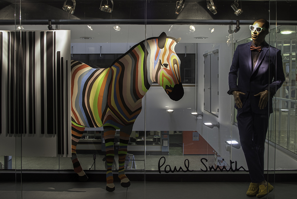 https://blog-assets.lightspeedhq.com/img/2020/03/8c5181f9-paul_smith_window_display.jpg