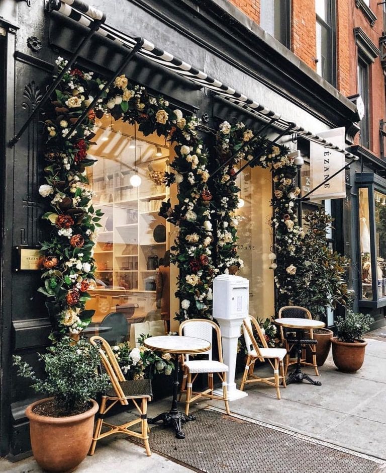 10 Christmas Window Display Ideas for Your Store