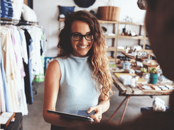 Vendeuse boutique logiciel de caisse sur Ipad