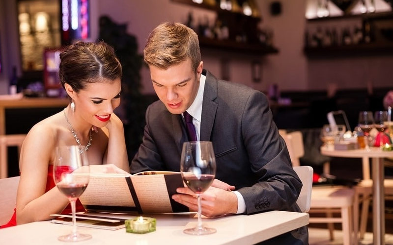 couple at dinner