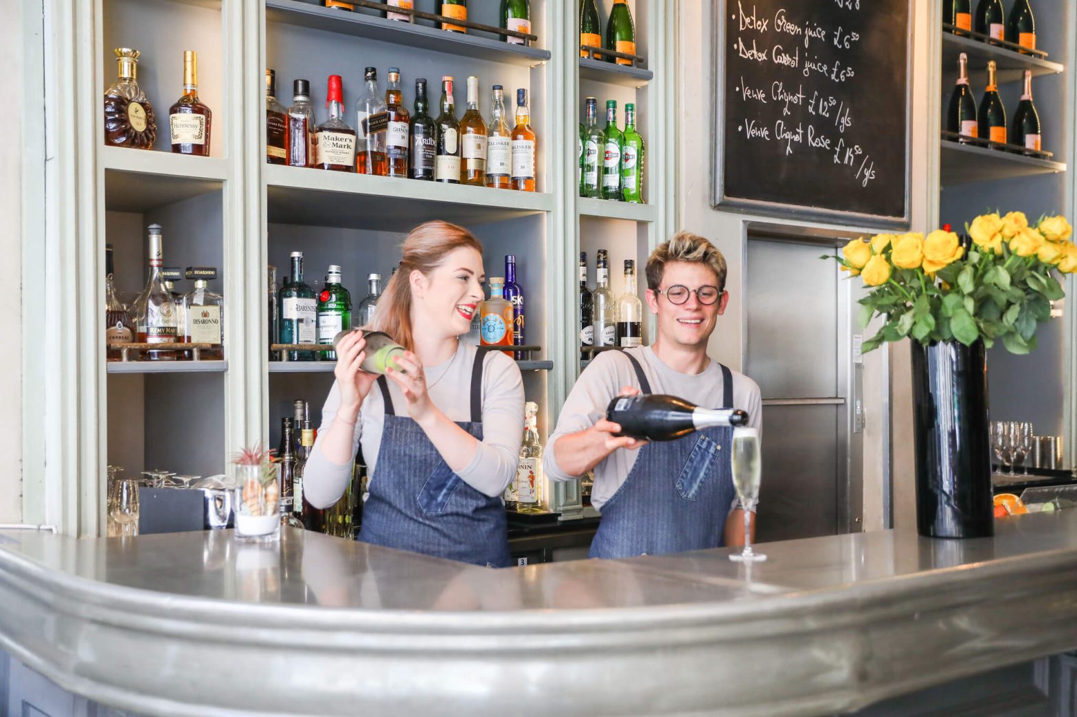 7 Steps for Opening a Bar in the UK Lightspeed
