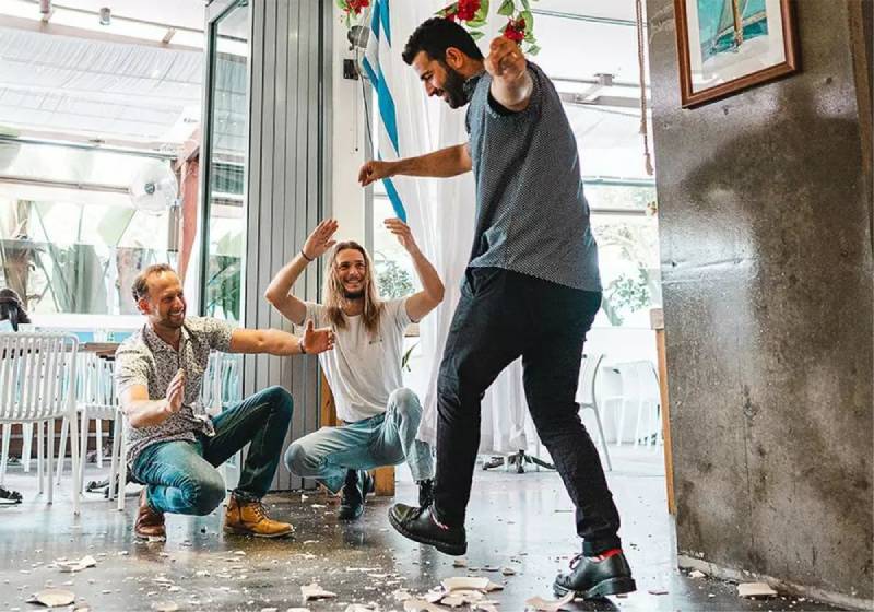 Xenia bar & grill vibe