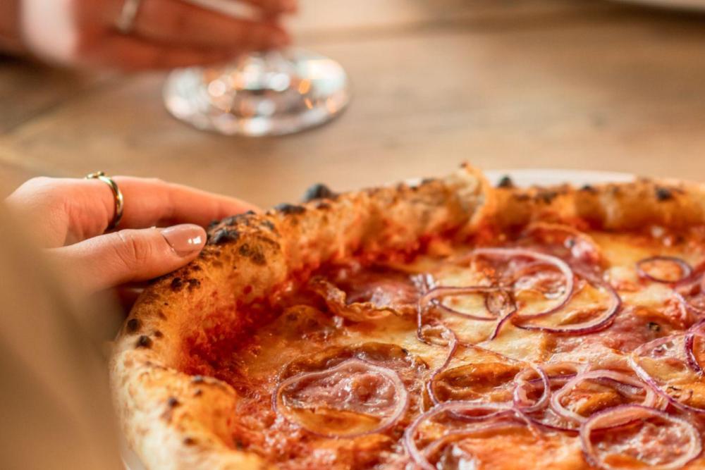 HOUT Pizza op Tafel