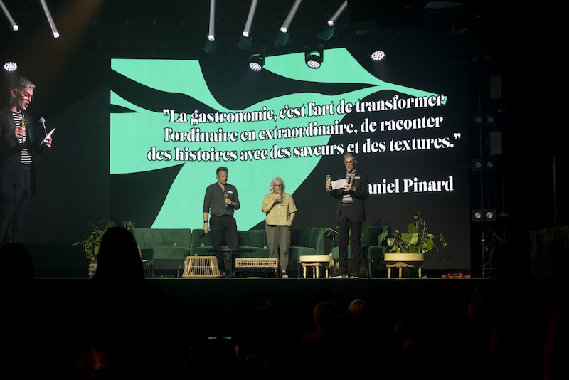 Des amis de Daniel Pinard lui rendent hommage sur la scène du gala des Lauriers